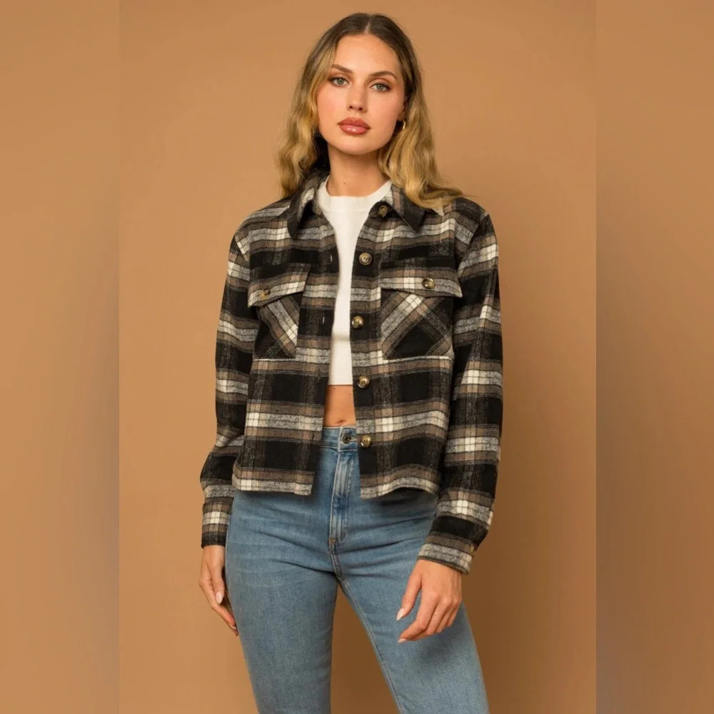 NWT-Plaid Flannel Pocket Detail Short Shacket w/ pockets